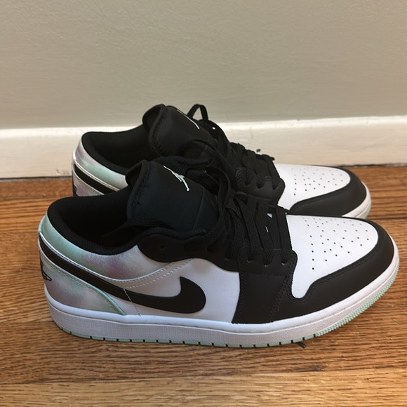 Air Jordan 1 Low SE - Picture 6 of 11